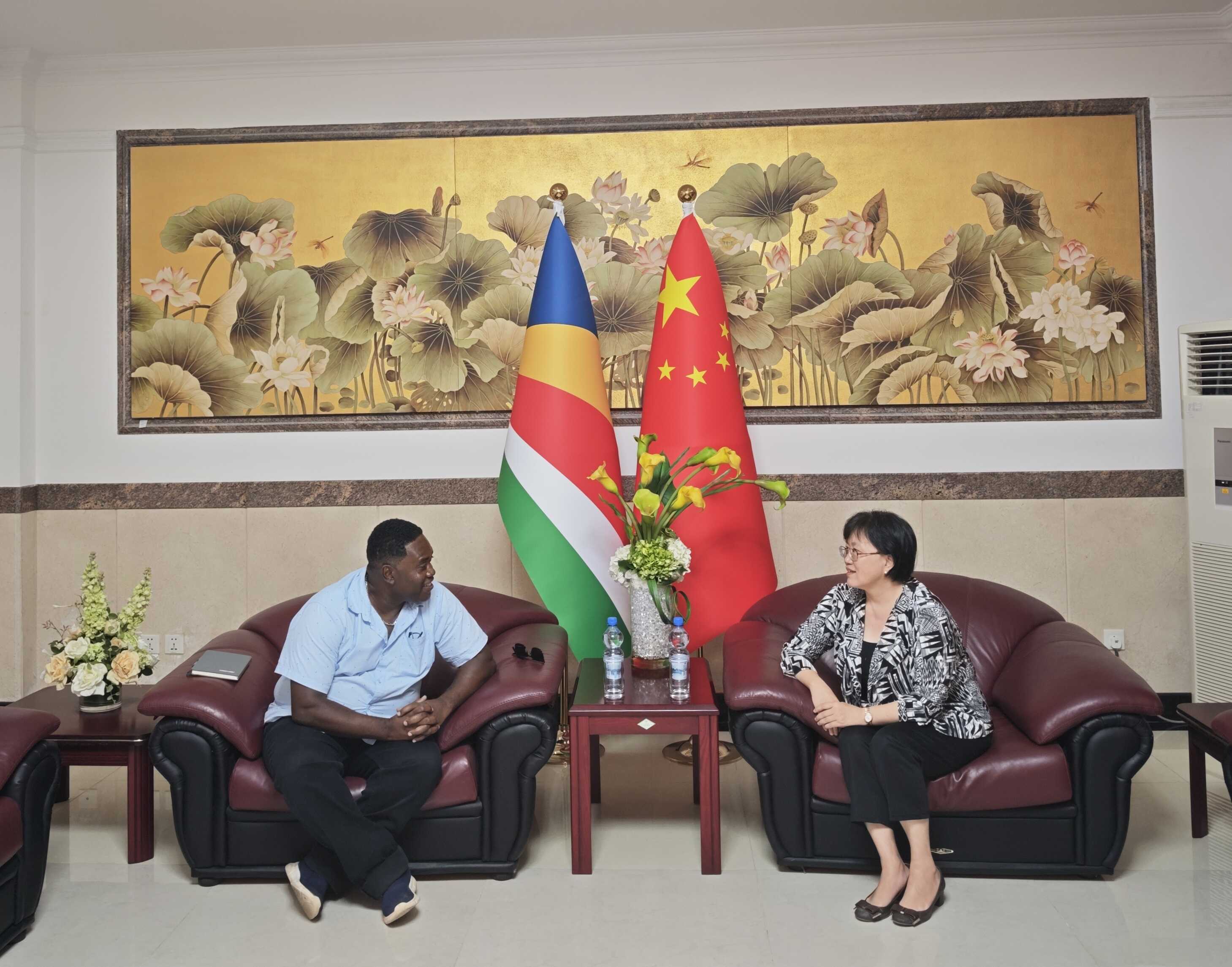 Chinese Ambassador to Seychelles Ms. Lin Nan met with the president ...