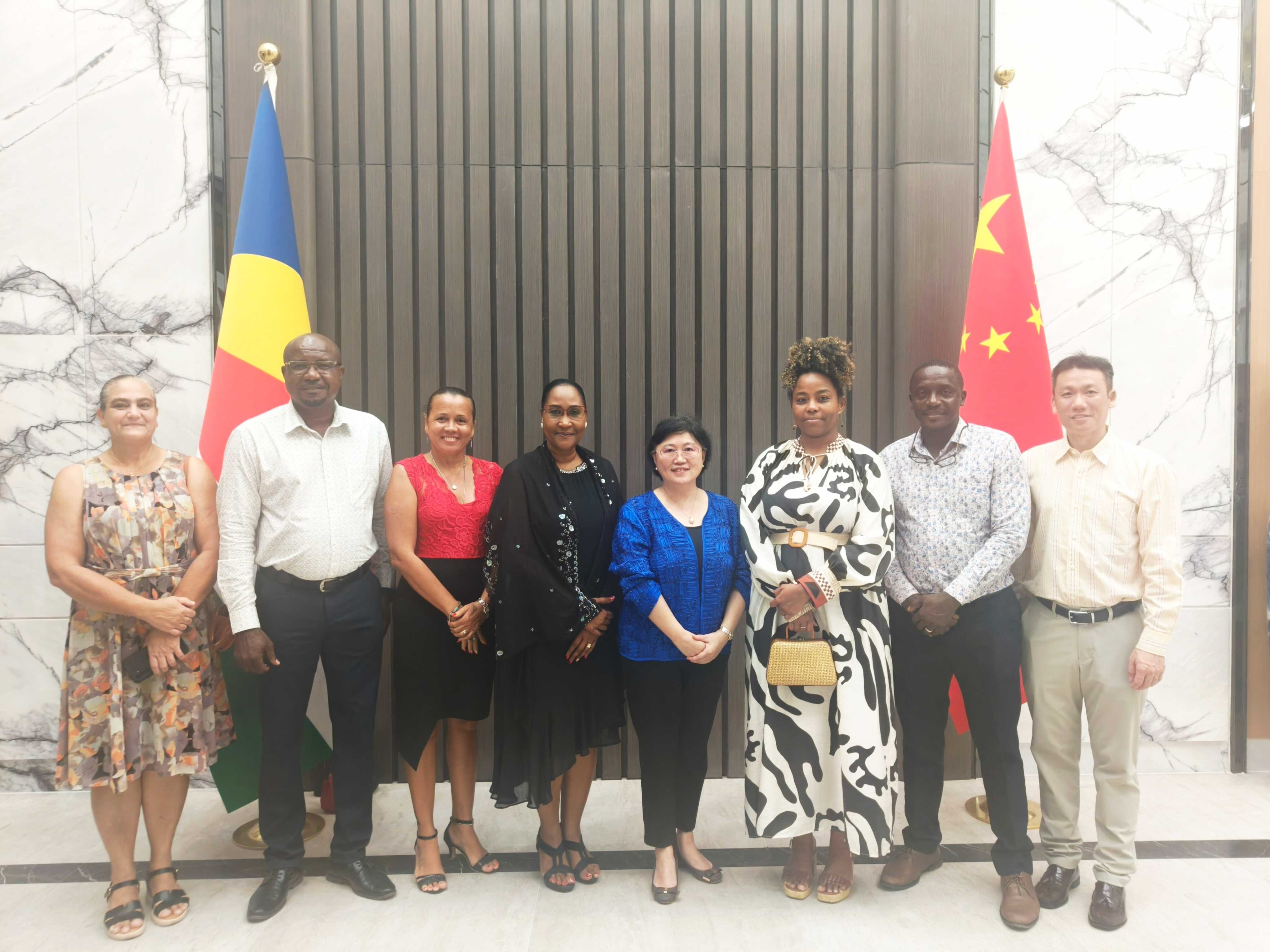 Chinese Ambassador to Seychelles meets with the members of the ...